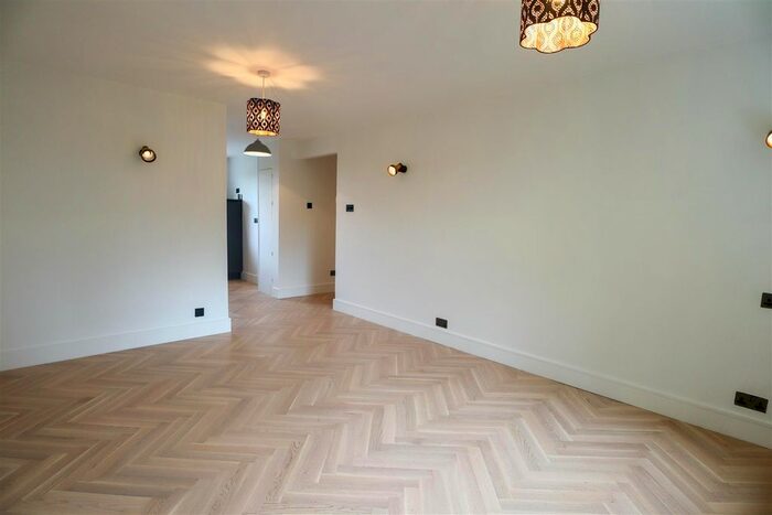 3 Bedroom Flat To Rent In Hollington Park Road, St. Leonards-On-Sea, TN38