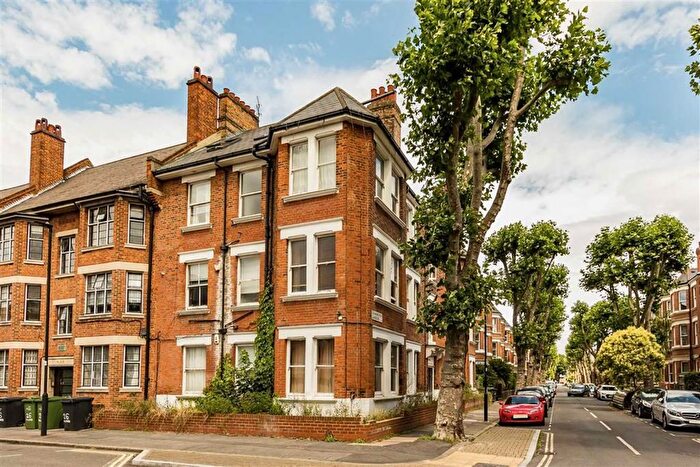 2 Bedroom Flat To Rent In Cranworth Gardens, Stockwell, SW9