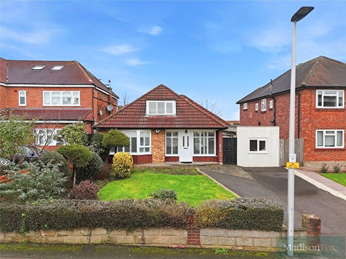 4 Bedroom Bungalow For Sale In Glengall Road, Woodford Green, IG8