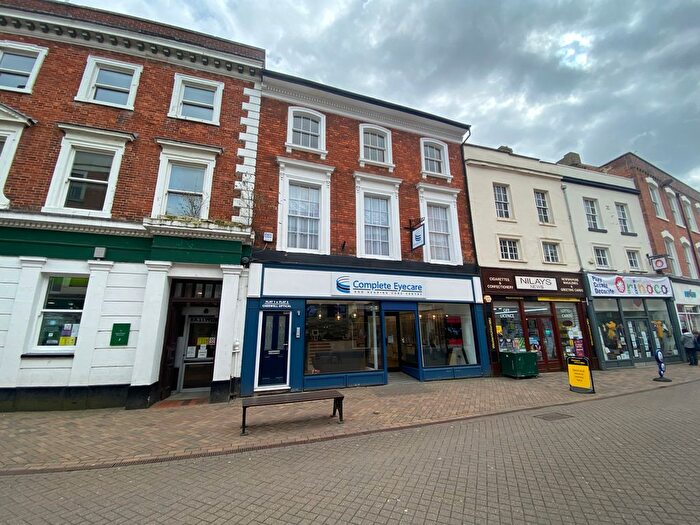 2 Bedroom Flat To Rent In High Street, Banbury, OX16