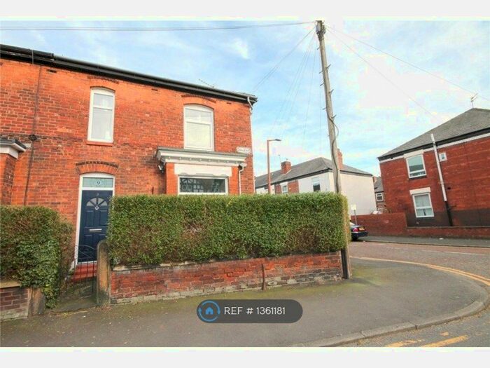 3 Bedroom Semi-Detached House To Rent In Dale Street, Stockport, SK3