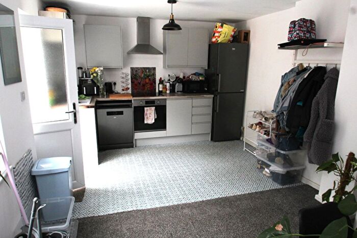 2 Bedroom Flat To Rent In Stainbeck Road, Leeds, West Yorkshire, LS7