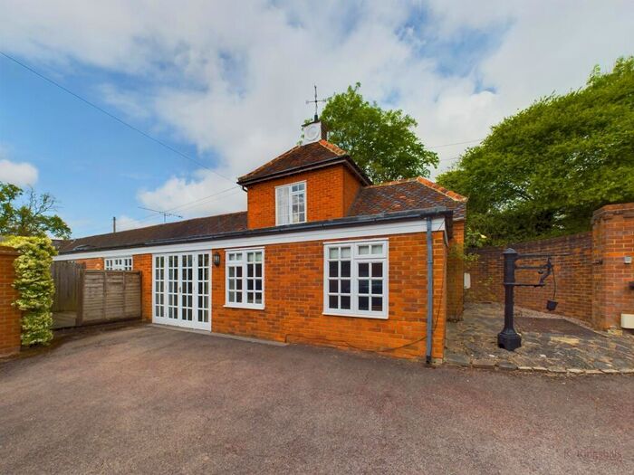 2 Bedroom Cottage To Rent In Hammersley Lane, Penn, Buckinghamshire, HP10