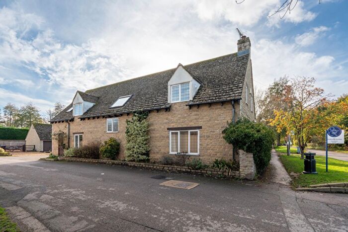 4 Bedroom Detached House To Rent In High Street, Standlake, OX29