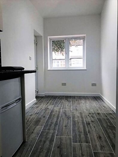 1 Bedroom Flat To Rent In Redbridge Lane East, Ilford, IG4