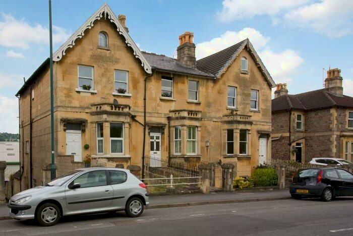 2 Bedroom Apartment To Rent In Lower Oldfield Park, Bath, BA2