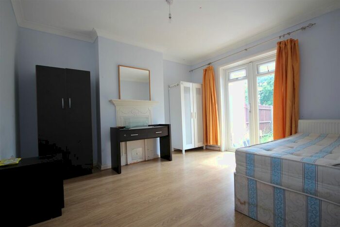 5 Bedroom Semi-Detached House To Rent In St Andrews Road, East Acton, W3