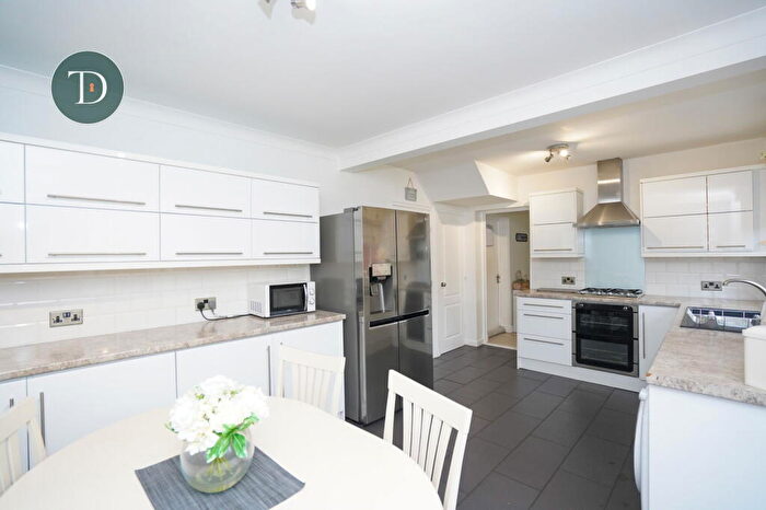 3 Bedroom Semi-Detached House For Sale In Walnut Grove, Whitby, Cheshire, CH66