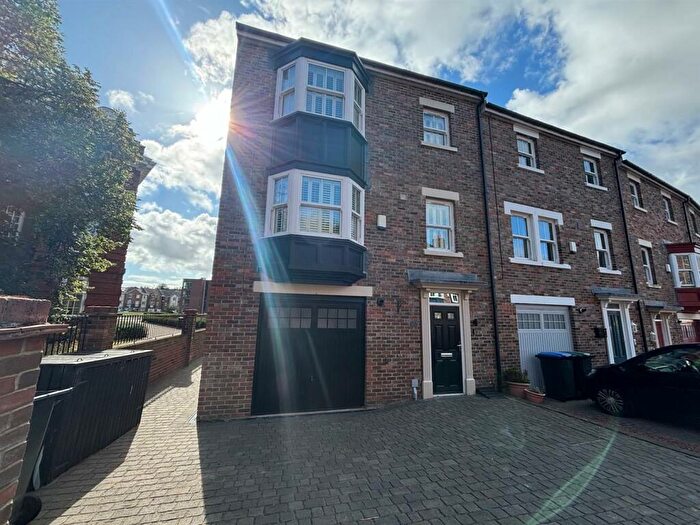 5 Bedroom Town House To Rent In Dalton Crescent, Durham, DH1