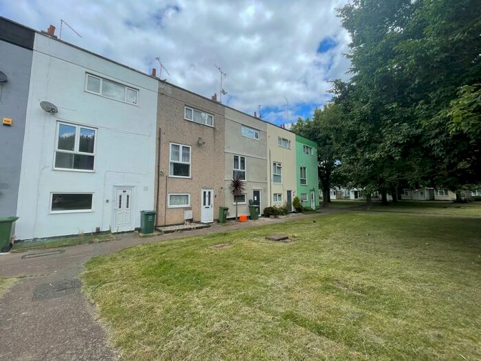 4 Bedroom Town House To Rent In Pomfret Mead, Ghyllgrove, Basildon, SS14