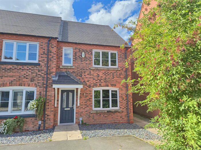 3 Bedroom Town House For Sale In Lakeshore Crescent, Whitwick, Leicestershire, LE67