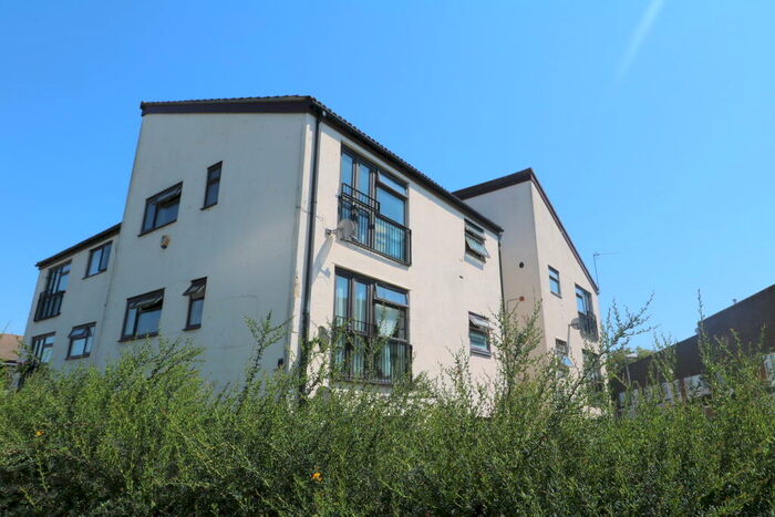 1 Bedroom Flat To Rent In Little Cattins, Harlow, CM19