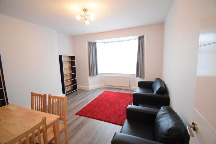 2 Bedroom Flat To Rent In Alfred Street, London, E3