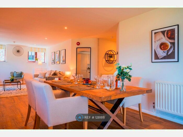 3 Bedroom Detached House To Rent In The American Barn, Southend RG9