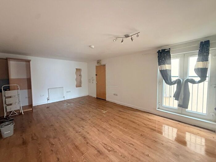 2 Bedroom Flat To Rent In Stacey Road, Cardiff, CF24