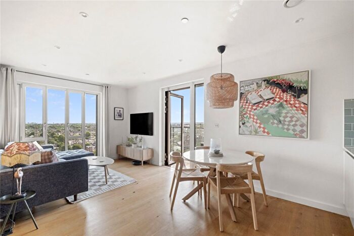 2 Bedroom Flat For Sale In Mapleton Crescent, Mapleton Crescent, Wandsworth, London, SW18