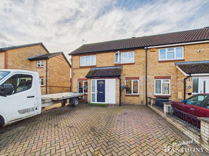 3 Bedroom Semi Detached House For Sale In Ayrshire Close, Aylesbury, Buckinghamshire, HP19