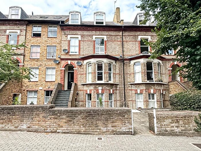 1 Bedroom Apartment To Rent In St James’s Terrace, - Boundaries Road, London, SW12