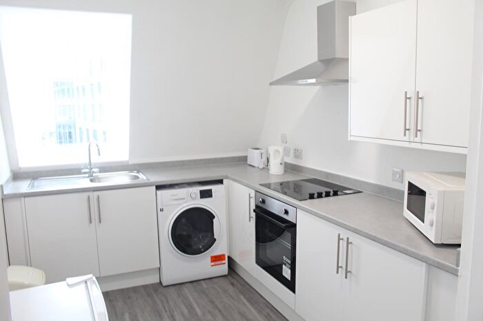 2 Bedroom Flat To Rent In Upperkirkgate, Top Floor, AB10