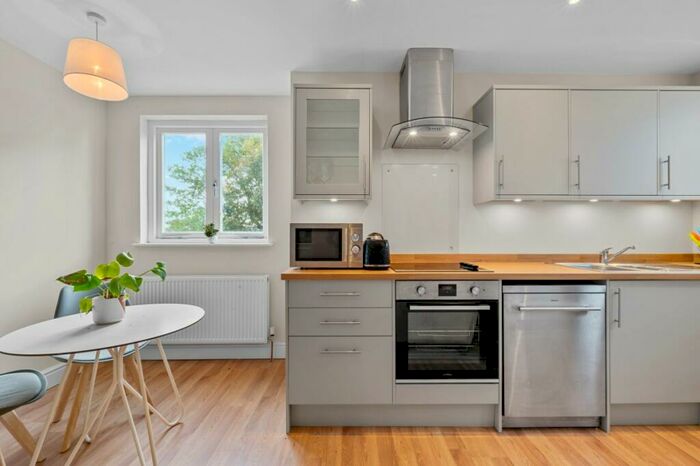 1 Bedroom Apartment To Rent In Kingston Hill, Kingston Upon Thames, KT2