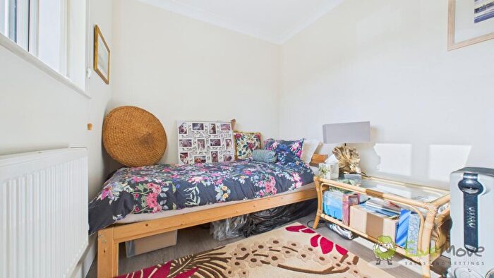 2 Bedroom Detached Bungalow For Sale In Woburn Close, Doncaster, DN4