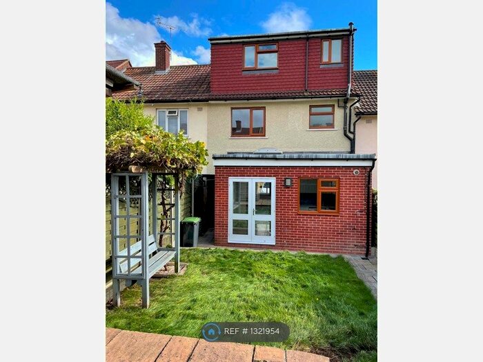 3 Bedroom Terraced House To Rent In Crossfields, Loughton IG10