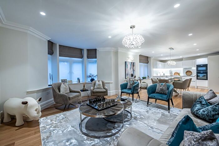 3 Bedroom Flat To Rent In Manor House, Marylebone Road, London, NW1