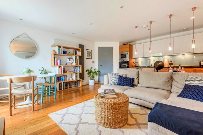 1 Bedroom Flat To Rent In Bermondsey Square, London, SE1