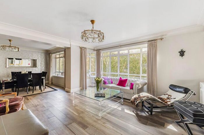 3 Bedroom Apartment To Rent In Viceroy Court, NW8