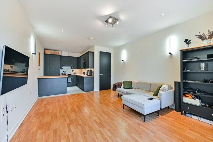 1 Bedroom Flat For Sale In Melliss Avenue, Kew, Richmond, TW9