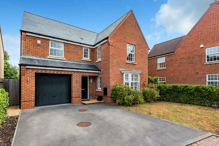 4 Bedroom Detached House To Rent In Magnolia Walk, Romsey, SO51