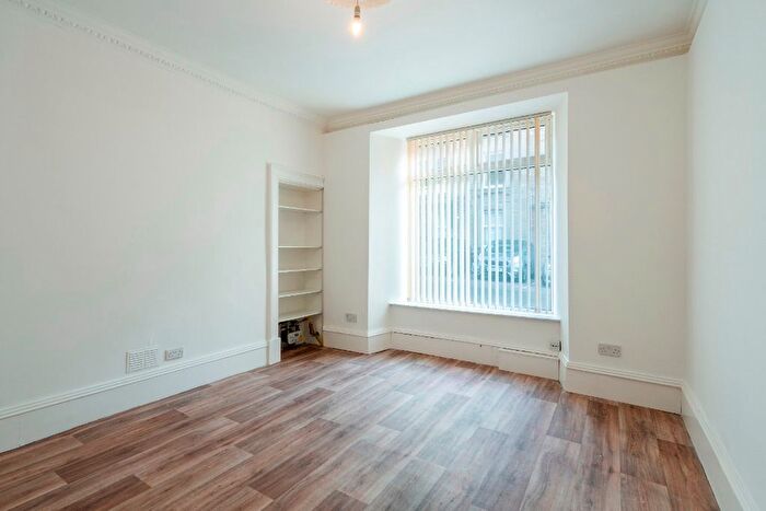 1 Bedroom Flat To Rent In Baldovan Terrace, Stobswell, Dundee, DD4