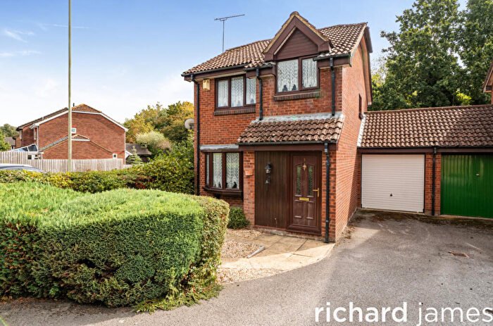 3 Bedroom Link Detached House For Sale In Middleleaze Drive, Middleleaze, Swindon, SN5