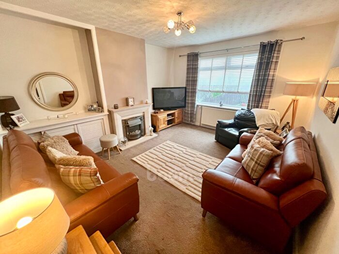 2 Bedroom Semi-Detached Bungalow For Sale In Shanks Crescent, Johnstone, PA5