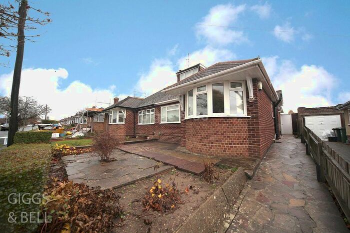 3 Bedroom Bungalow To Rent In Derwent Avenue, Luton LU3