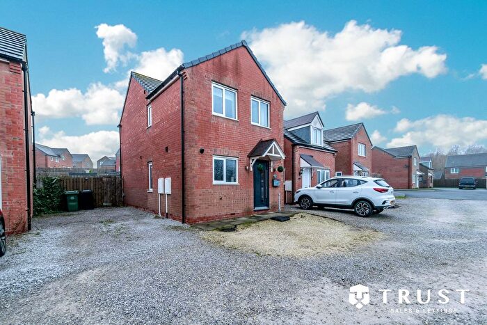 3 Bedroom Semi Detached House For Sale In River Bank View, Mirfield, WF14