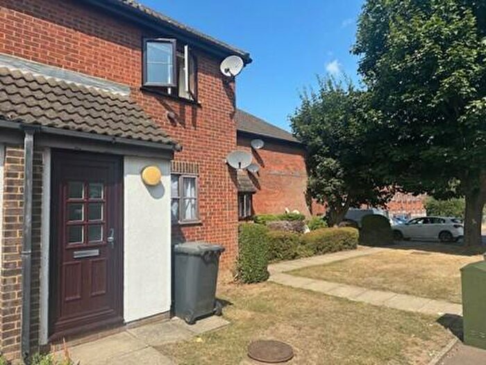 1 Bedroom Maisonette To Rent In Coulson Court, Luton, Bedfordshire, LU1