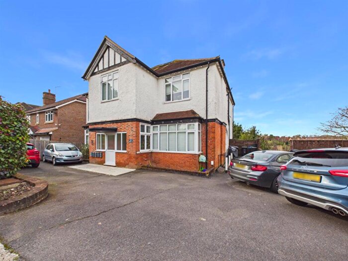 2 Bedroom Flat For Sale In Downs Road, Coulsdon, CR5