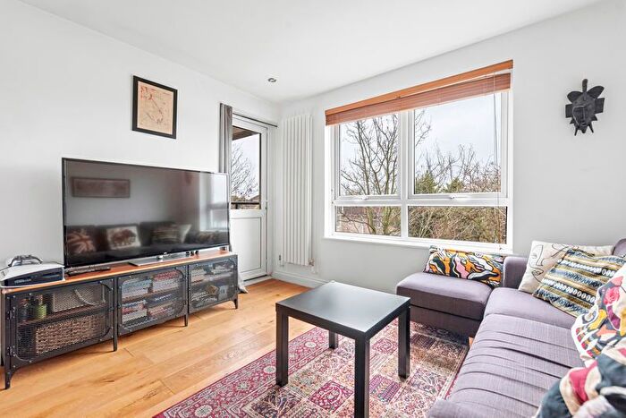 2 Bedroom Flat For Sale In Singleton Close, London, SW17