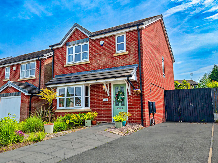 3 Bedroom Detached House For Sale In Brook Close, Hyde, Tameside, SK14