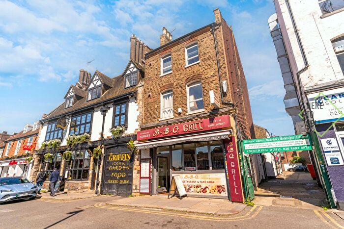 Property For Sale In High Road, Whetstone, London, N20