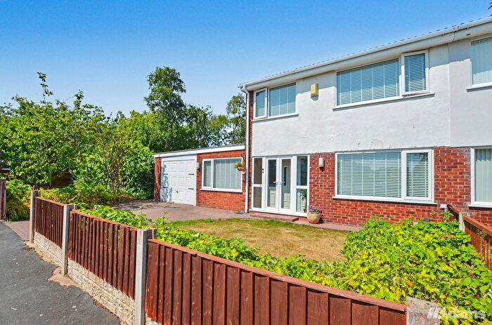 3 Bedroom Semi-Detached House For Sale In Ashbourne Avenue, Higher Runcorn, WA7