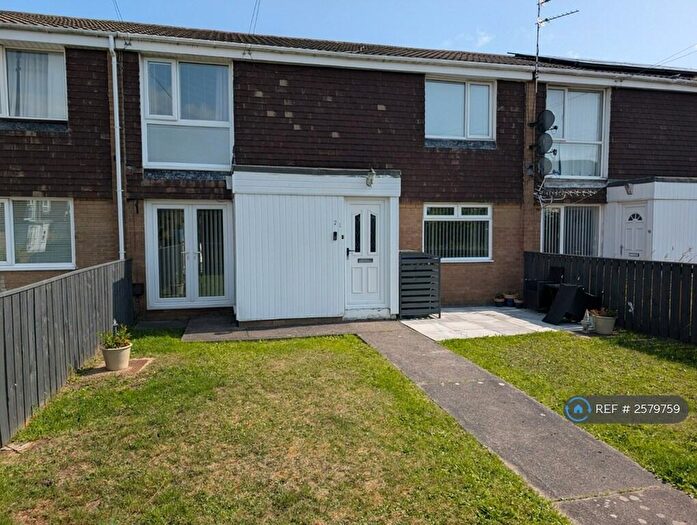 2 Bedroom Flat To Rent In Holystone Close, Blyth, NE24