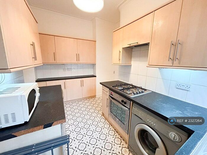 2 Bedroom Flat To Rent In Wingrove Road, Newcastle Upon Tyne, NE4