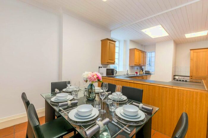 5 Bedroom Apartment To Rent In Park Road, London, NW8