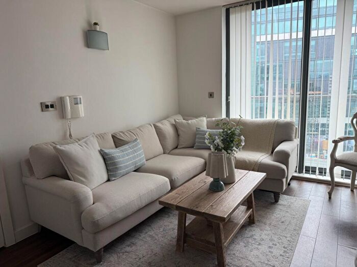 2 Bedroom Flat To Rent In Gateway Plaza Quarter, Fitzwilliam Street, Barnsley, South Yorkshire, , Uk, S70