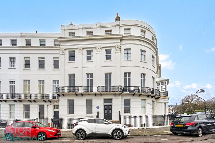 1 Bedroom Flat For Sale In Lewes Crescent, Brighton, BN2