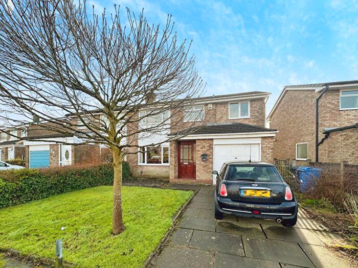 5 Bedroom Semi-Detached House For Sale In Winchester Road, Radcliffe, M26