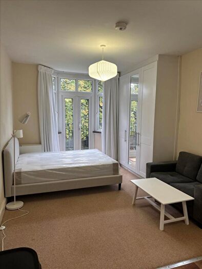 Studio To Rent In Blenheim Gardens, London, NW2