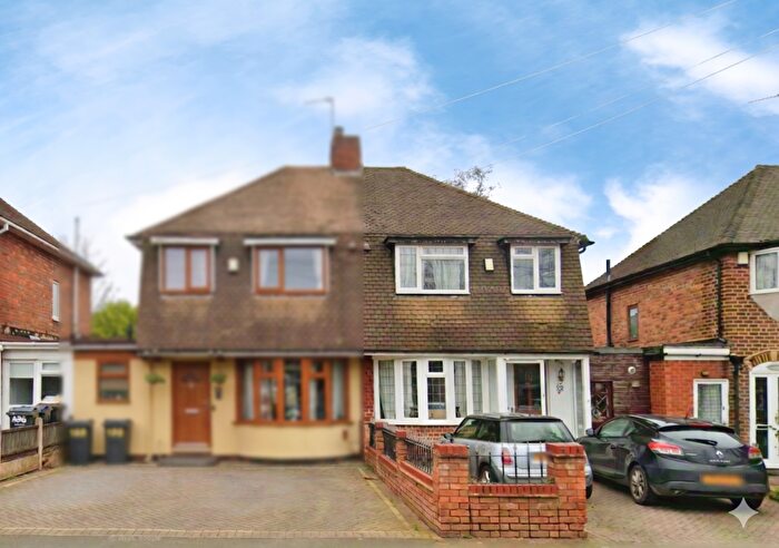 3 Bedroom Semi Detached House For Sale In Hollydale Road, Birmingham, B24